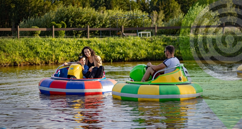 Water bumper boats